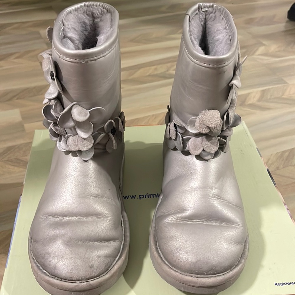 Uggs girls boots